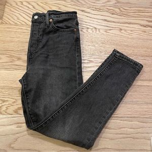 Levi’s black WEDGIE skinny jeans. Size 28. No stains or tears.